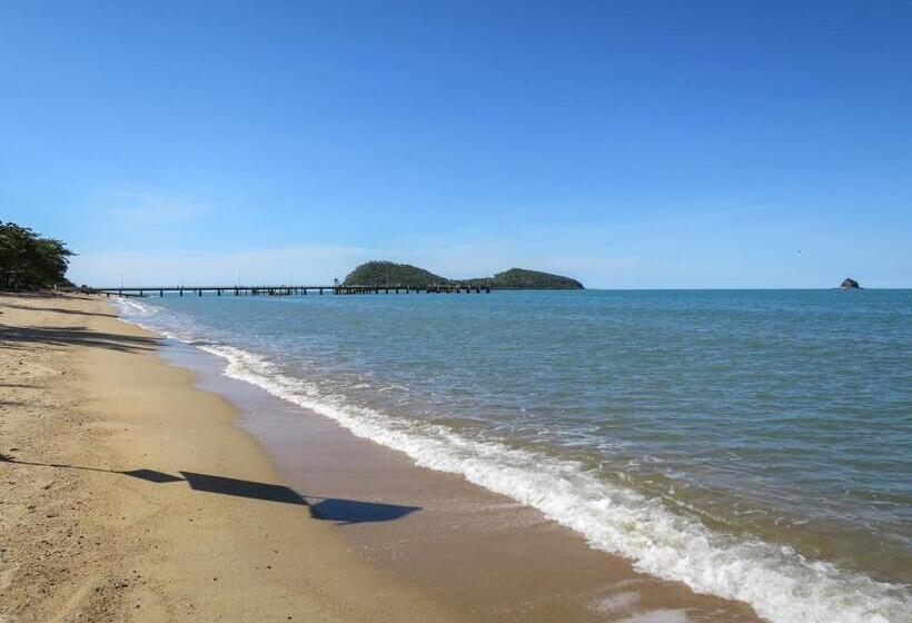 בית מלון כפרי Marlin Waters Beachfront Apartments