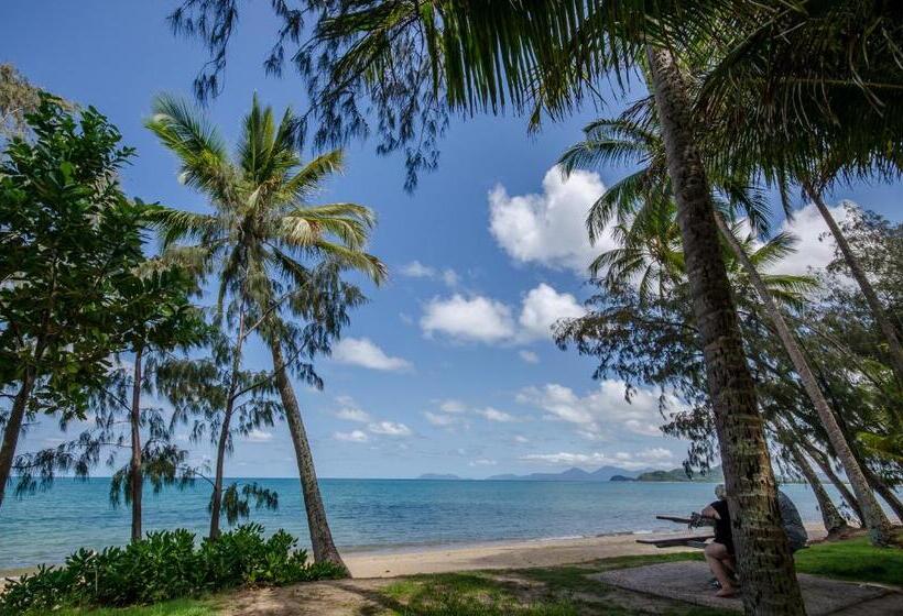 هتل Marlin Waters Beachfront Apartments