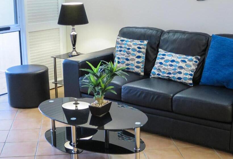 בית מלון כפרי Marlin Waters Beachfront Apartments