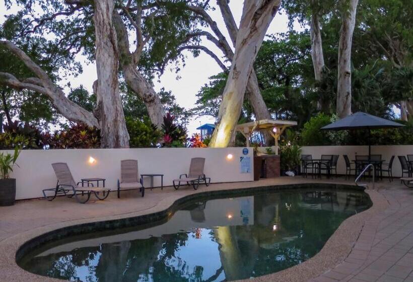 בית מלון כפרי Marlin Waters Beachfront Apartments