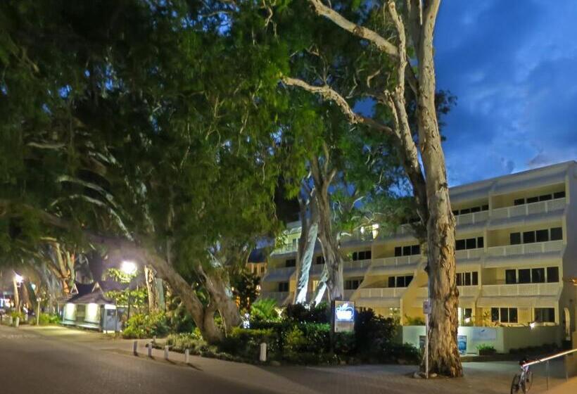 בית מלון כפרי Marlin Waters Beachfront Apartments