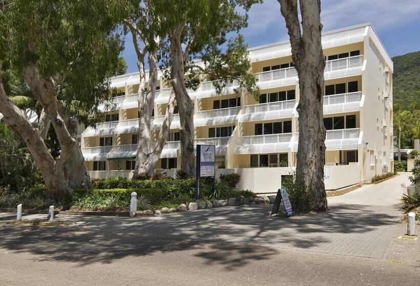 בית מלון כפרי Marlin Waters Beachfront Apartments