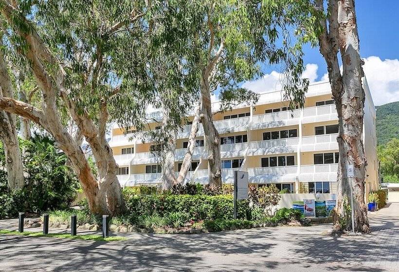 בית מלון כפרי Marlin Waters Beachfront Apartments