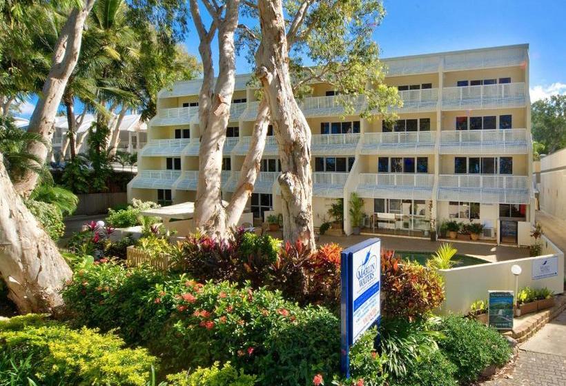 בית מלון כפרי Marlin Waters Beachfront Apartments