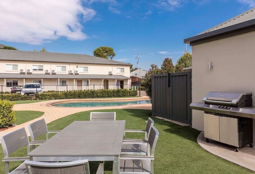 هتل Mercure Wagga Wagga