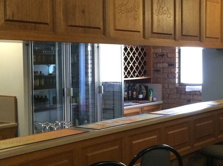 Отель Merino Motor Inn