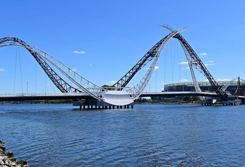 Metro Hotel Perth City