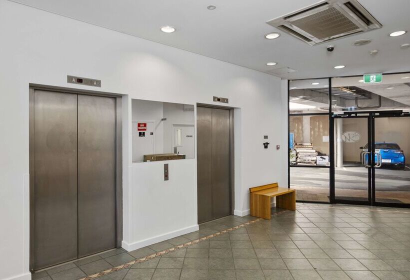 Metro Hotel Perth City