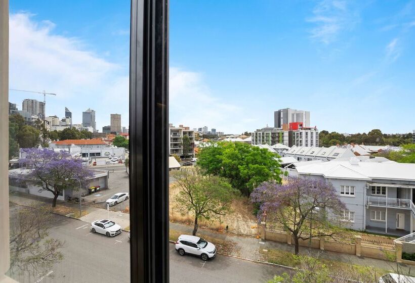 Metro Hotel Perth City