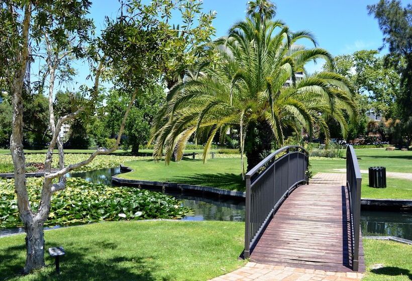 Metro Hotel Perth City