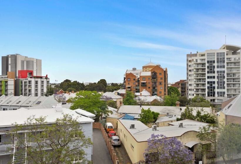 Metro Hotel Perth City