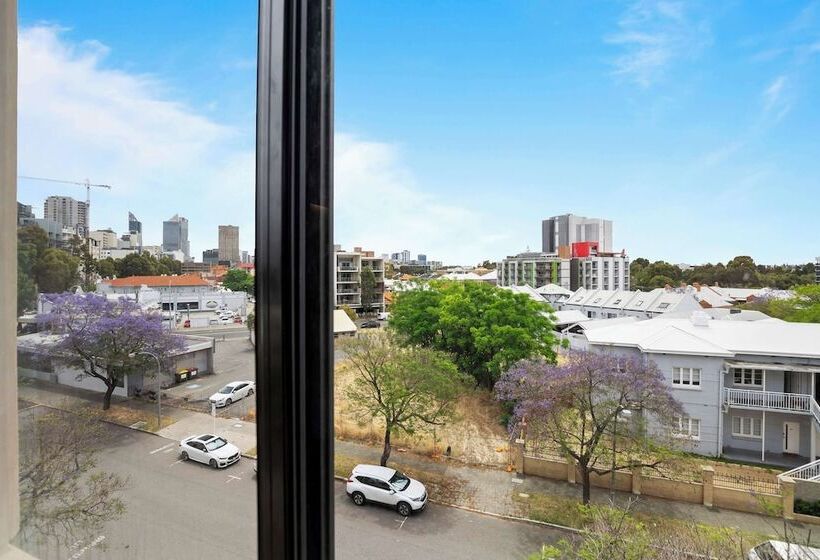 Metro Hotel Perth City