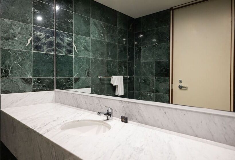 هتل Mindil Beach Casino Resort