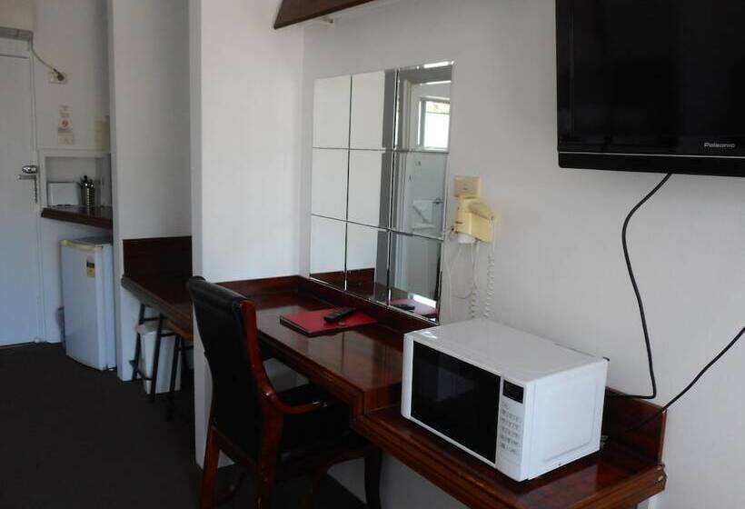 Отель Molly Morgan Motor Inn