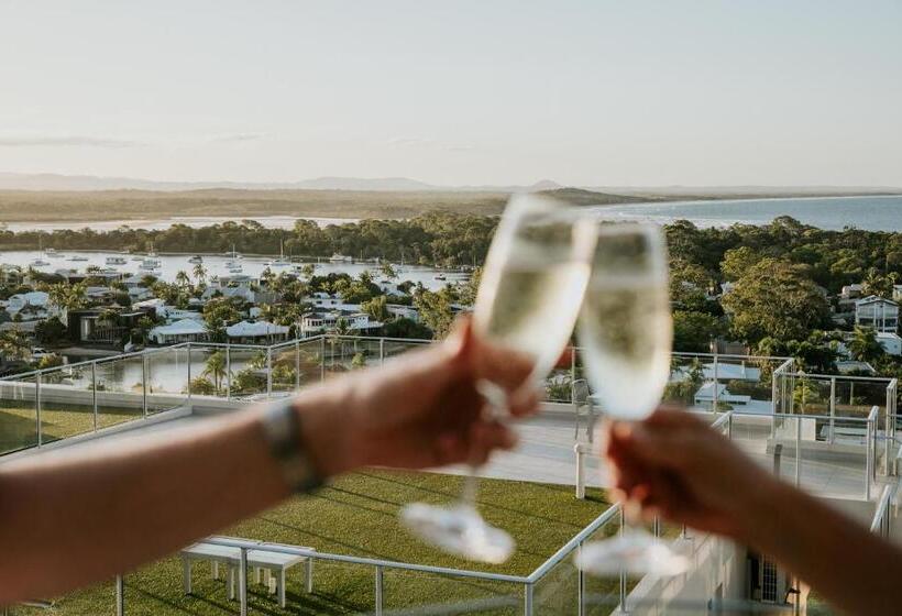 Отель Noosa Crest Resort