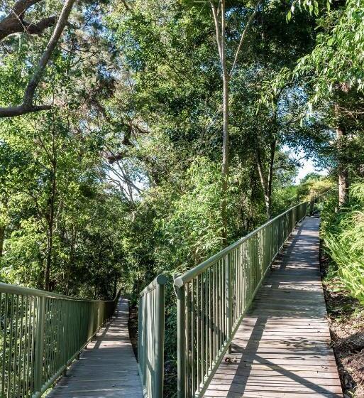 Отель Noosa Crest Resort