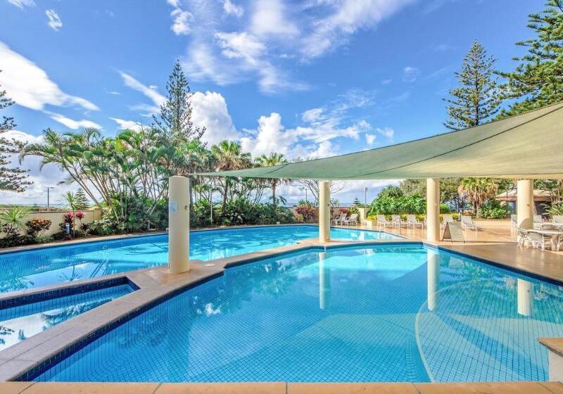 هتل Oceana On Broadbeach