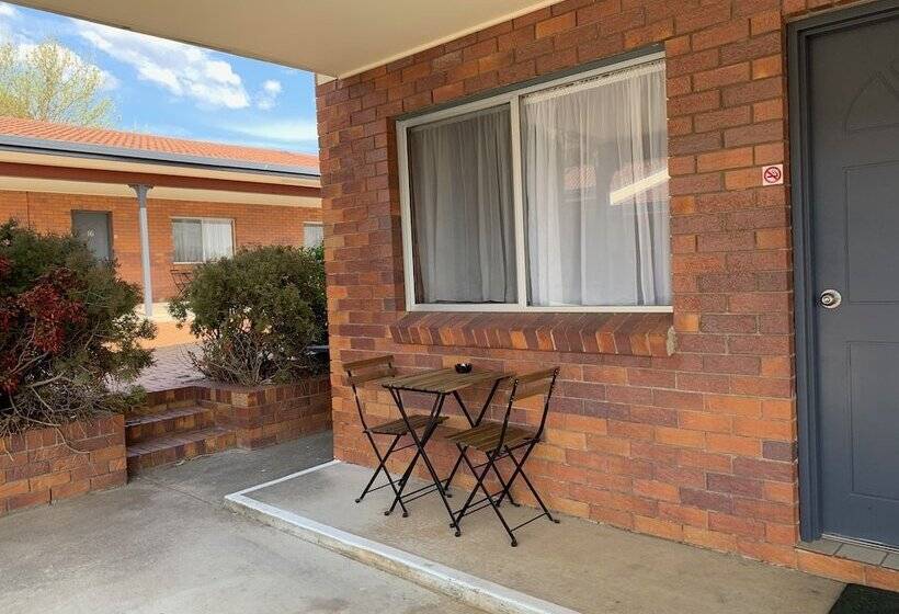 בית מלון כפרי Peter Allen Motor Inn