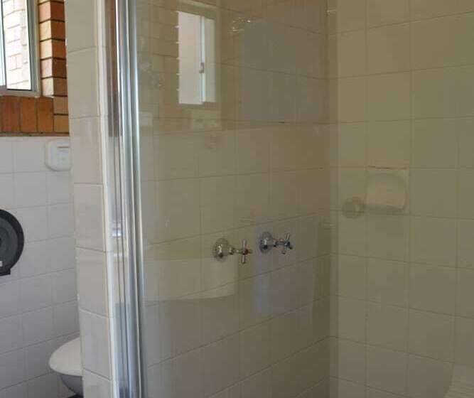 בית מלון כפרי Peter Allen Motor Inn