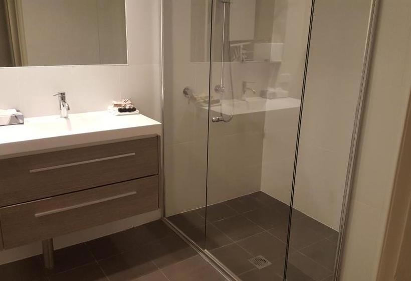 Отель Pinnacle Apartments