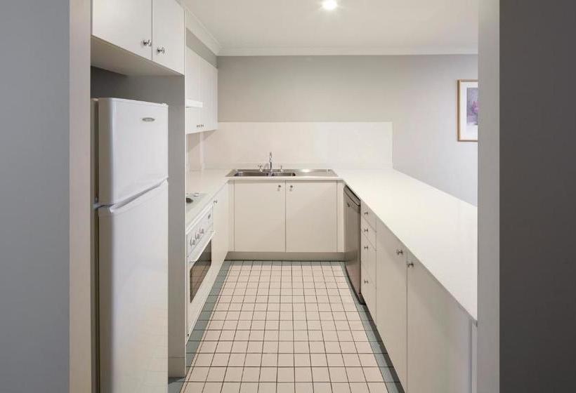 Отель Pinnacle Apartments