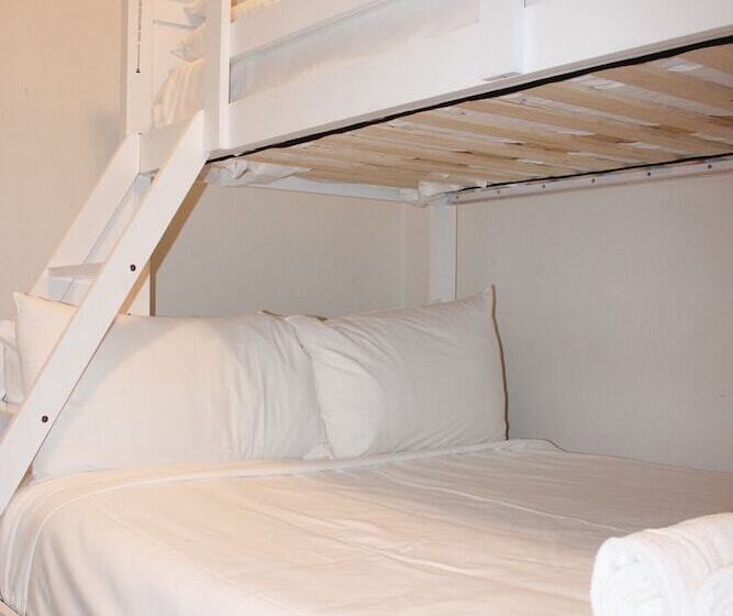 בית מלון כפרי The Clan Terrigal