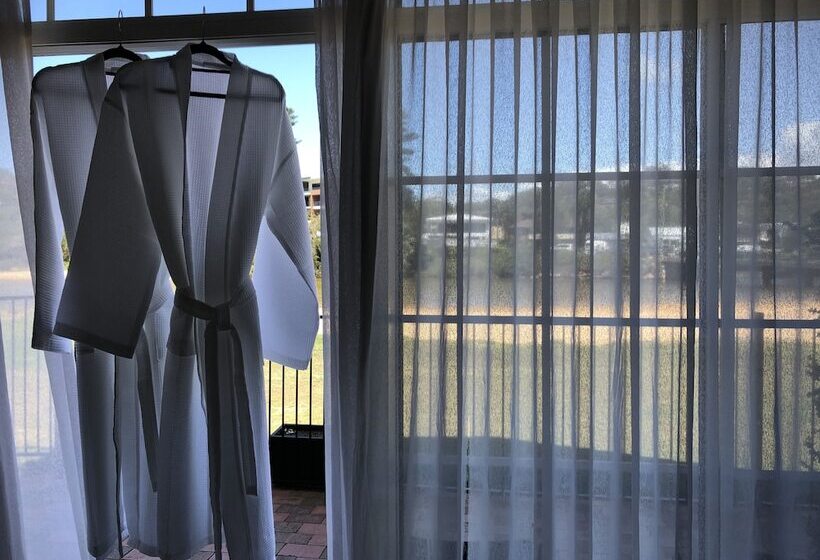 בית מלון כפרי The Clan Terrigal