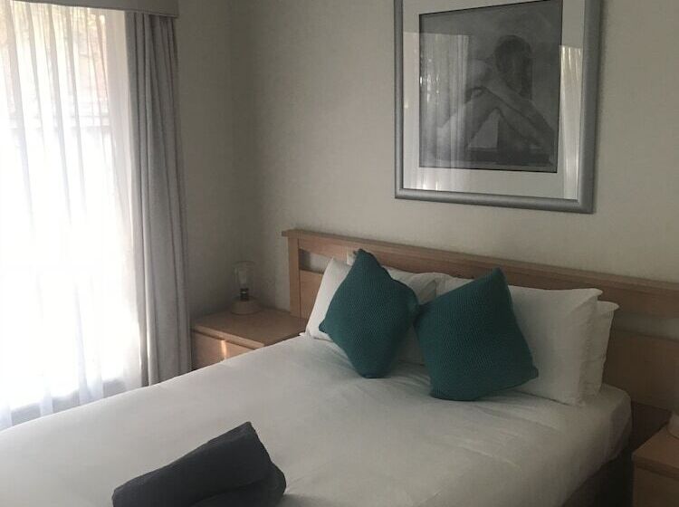 בית מלון כפרי The Clan Terrigal