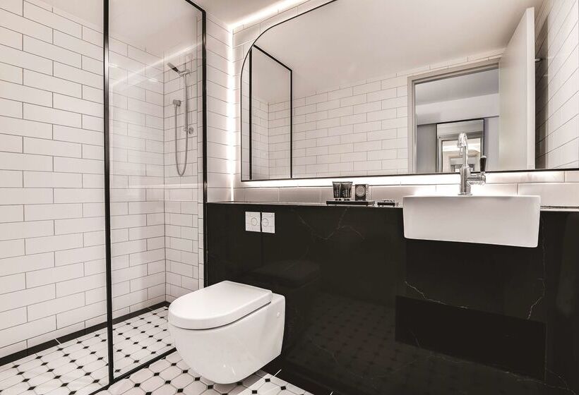 The Savoy Hotel On Little Collins Melbourne