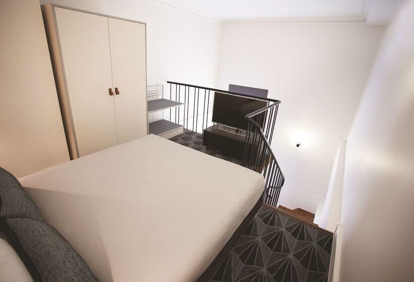 The Savoy Hotel On Little Collins Melbourne