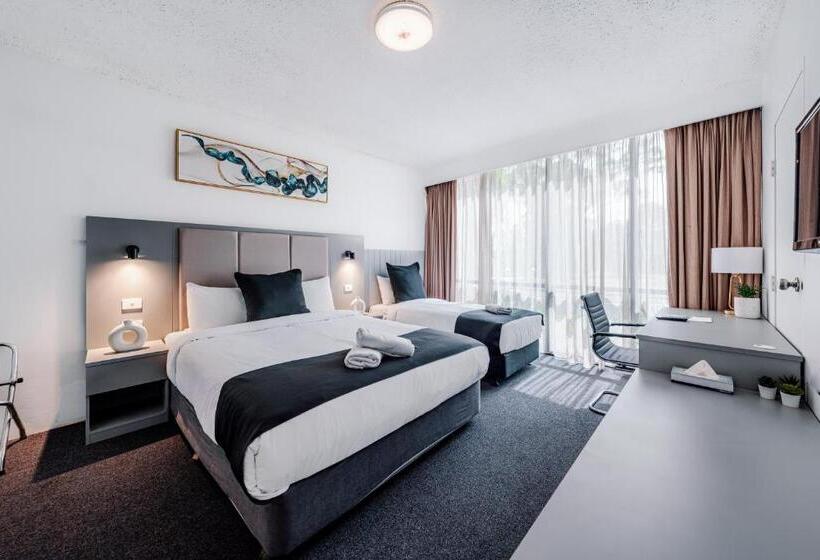 Отель The Select Inn Penrith