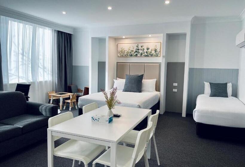 Отель The Select Inn Penrith