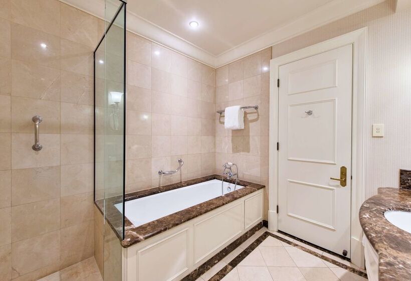 هتل Treasury Brisbane