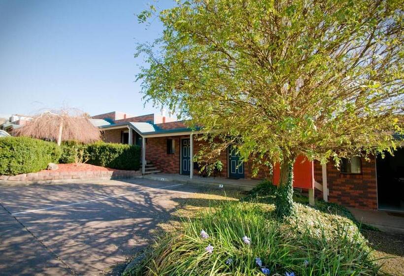 Отель Warragul Views Motor Inn