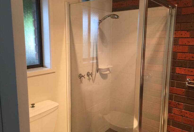 Отель Warragul Views Motor Inn