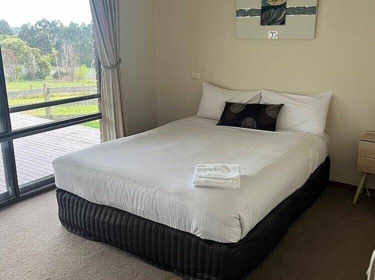 Отель Warragul Views Motor Inn