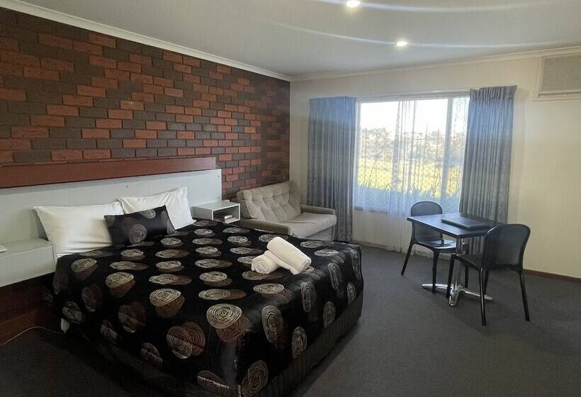 Отель Warragul Views Motor Inn