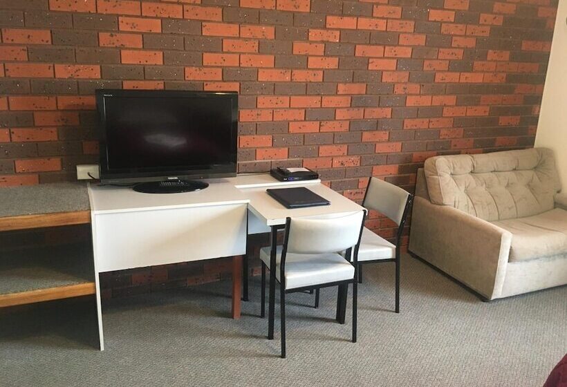 Отель Warragul Views Motor Inn