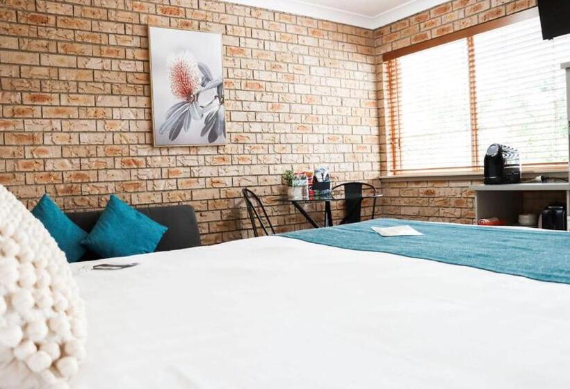 Kennedy Drive Airport Motel