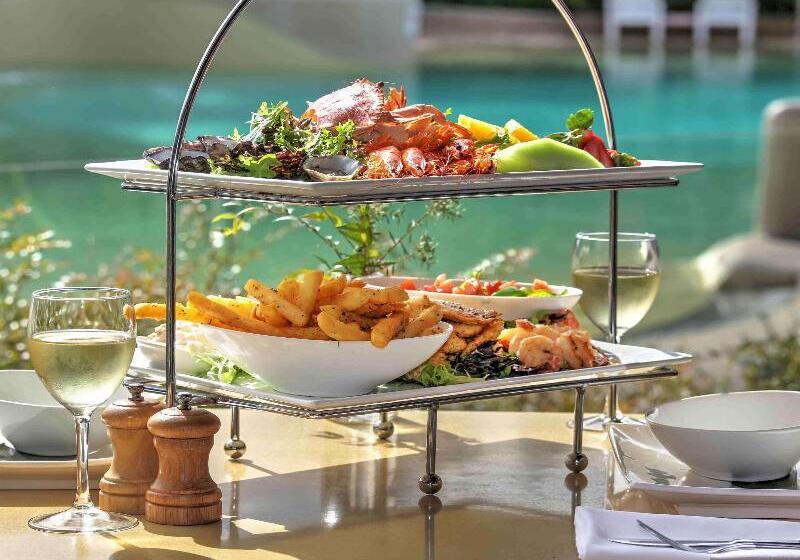 Kingfisher Bay Resort