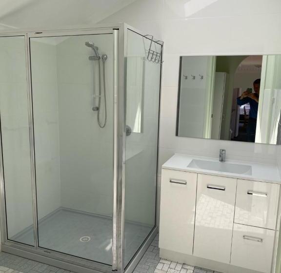 Lakeside Motel Waterfront