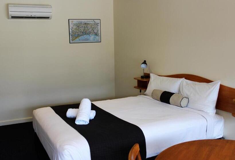 Lakeside Motel Waterfront