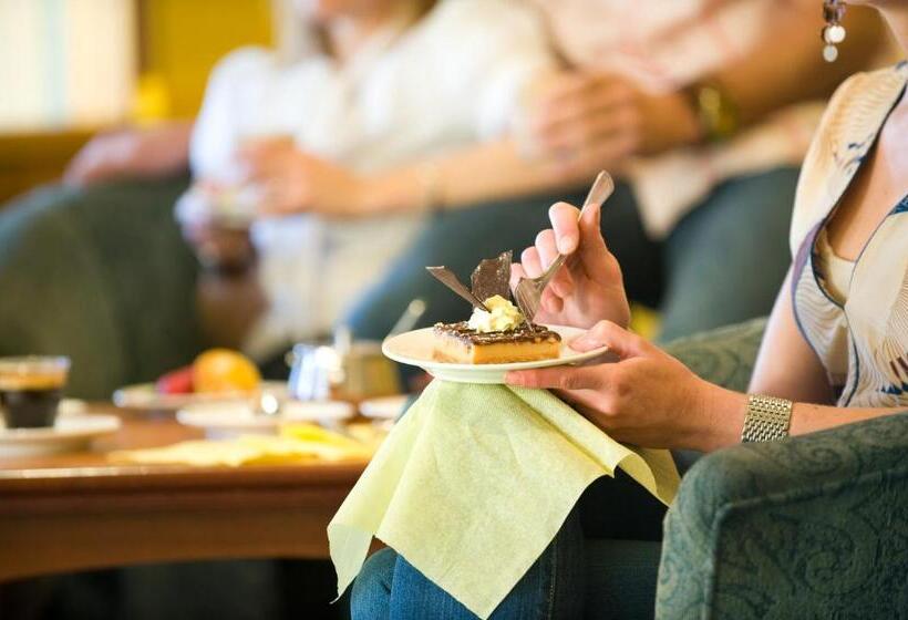 Loxton Community Hotel Motel