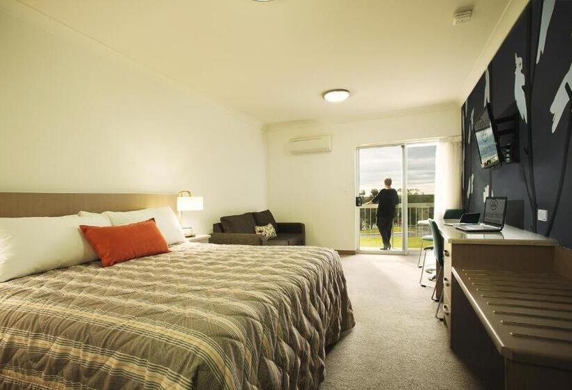 Loxton Community Hotel Motel