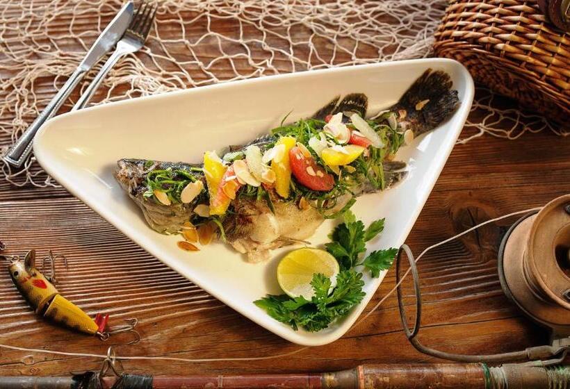 Loxton Community Hotel Motel