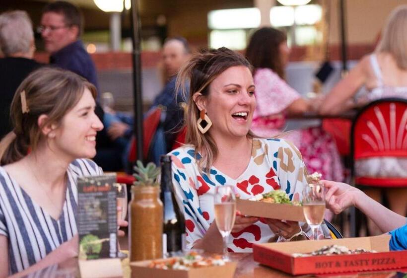 Loxton Community Hotel Motel