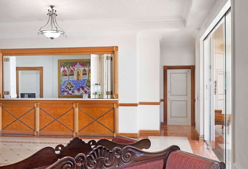 אתר נופש Breakfree Moroccan