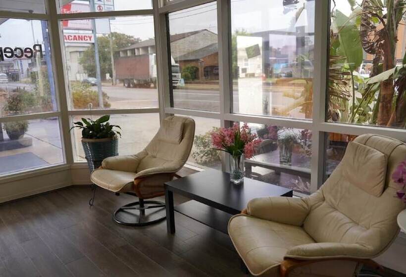 מוטל Country Motor Inn