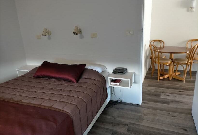 מוטל Country Motor Inn