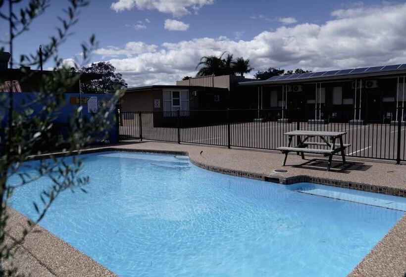 מוטל Country Motor Inn